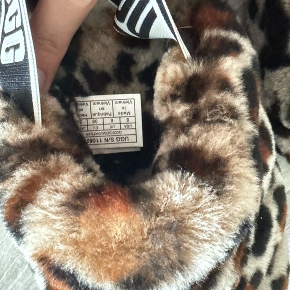 Cheetah Print Ugg Slippers - Picture 4 of 4